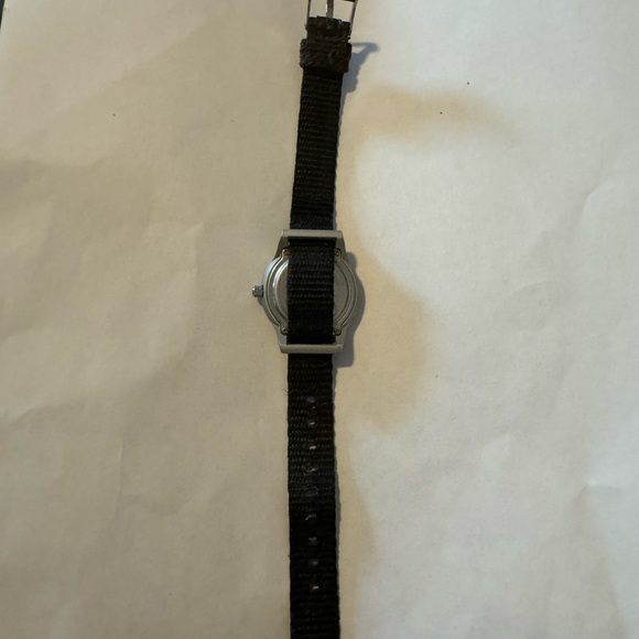 Ladies Timex Expedition watch with date. - Picture 4 of 4